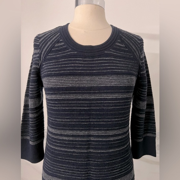 Cremieux Crew Neck Textured Knit Striped Navy Sweater Dress Sz M - Picture 2 of 6